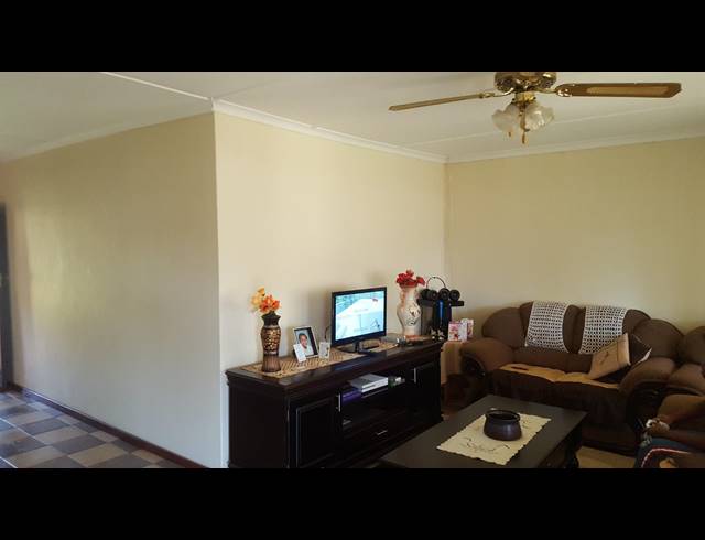 3 BEDROOM SIMPLEX TO LET IN SIGNAL HILL